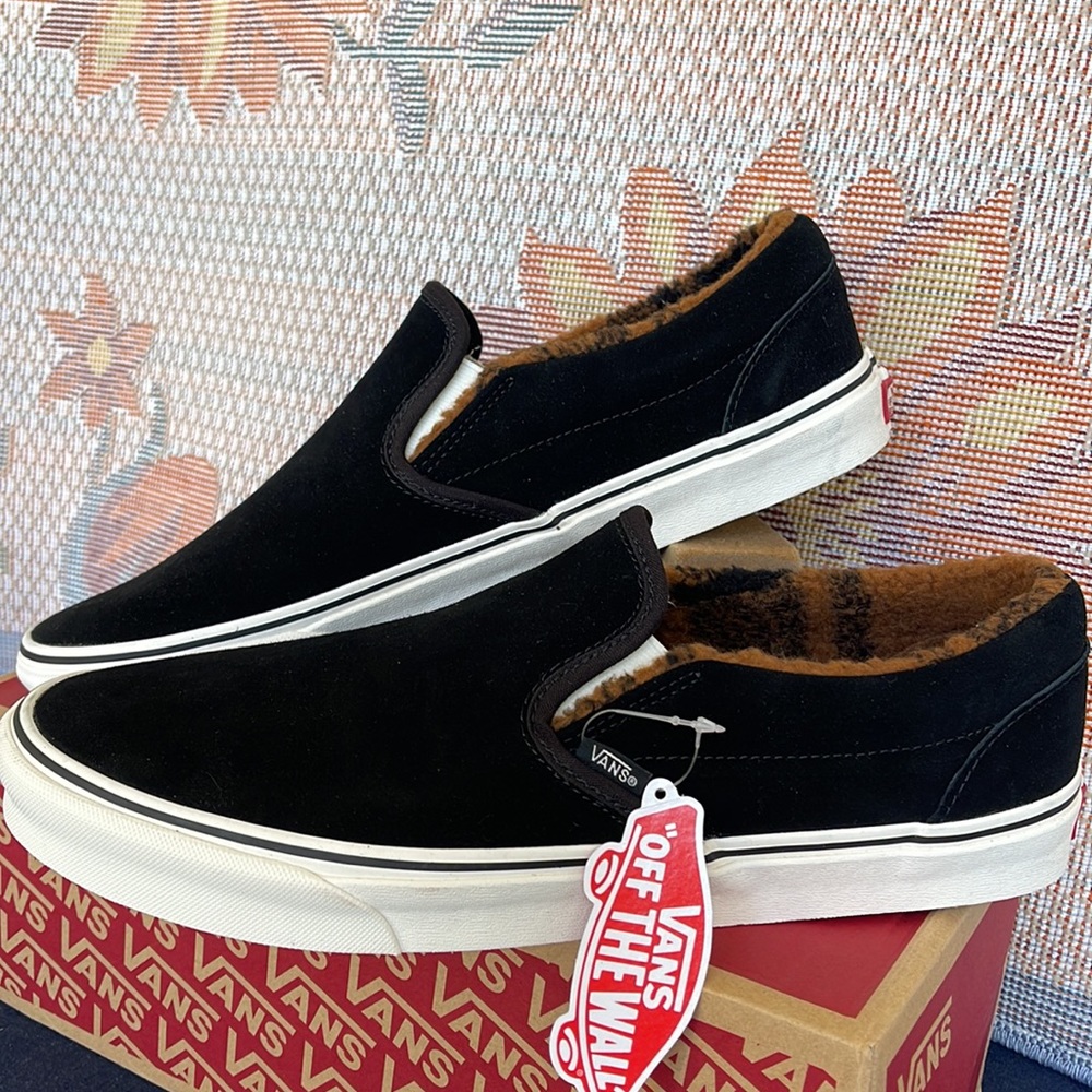 Vans WMNS Classic Slip-On
(Sherpa)Black/Marshmallow
IN0A7VCFABI
Sneakers - Picture 6 of 16